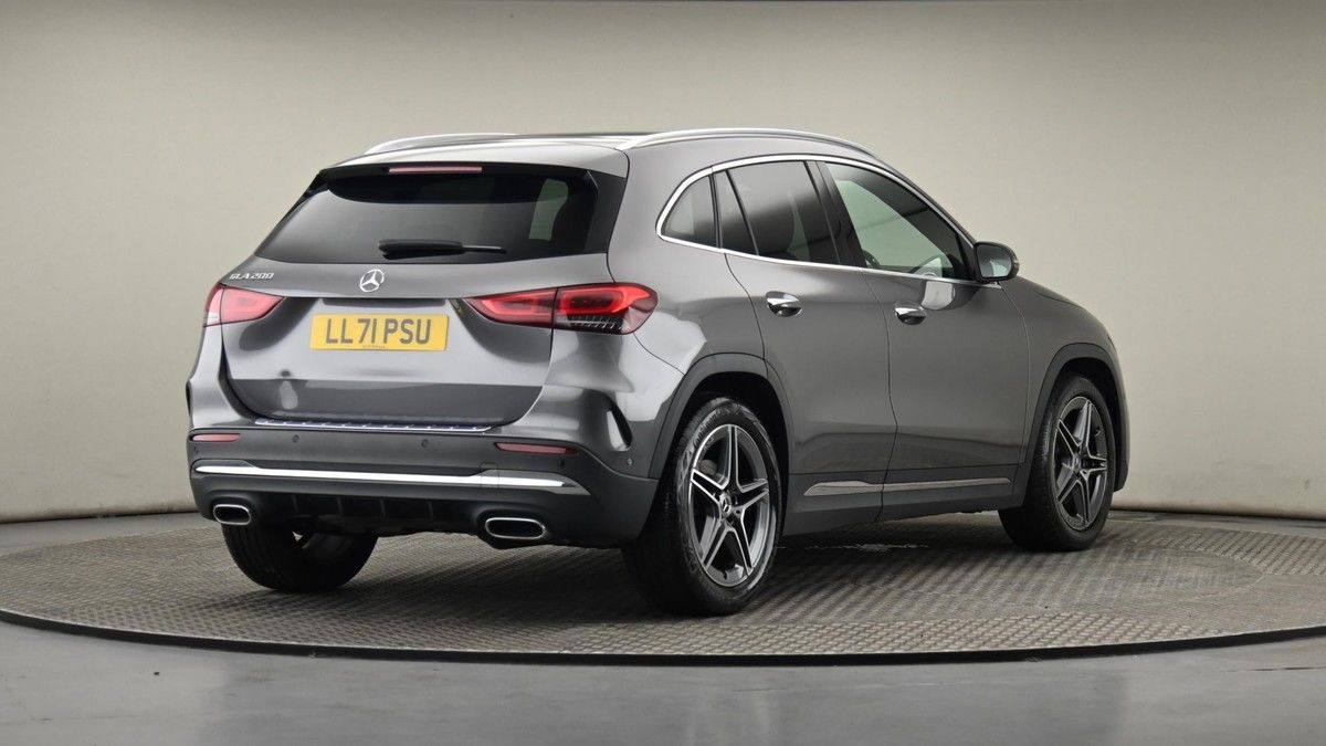 Mercedes-Benz GLA Image 26