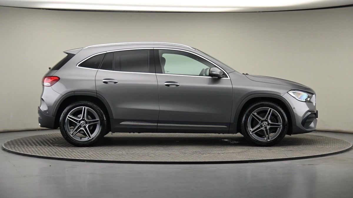Mercedes-Benz GLA Image 27