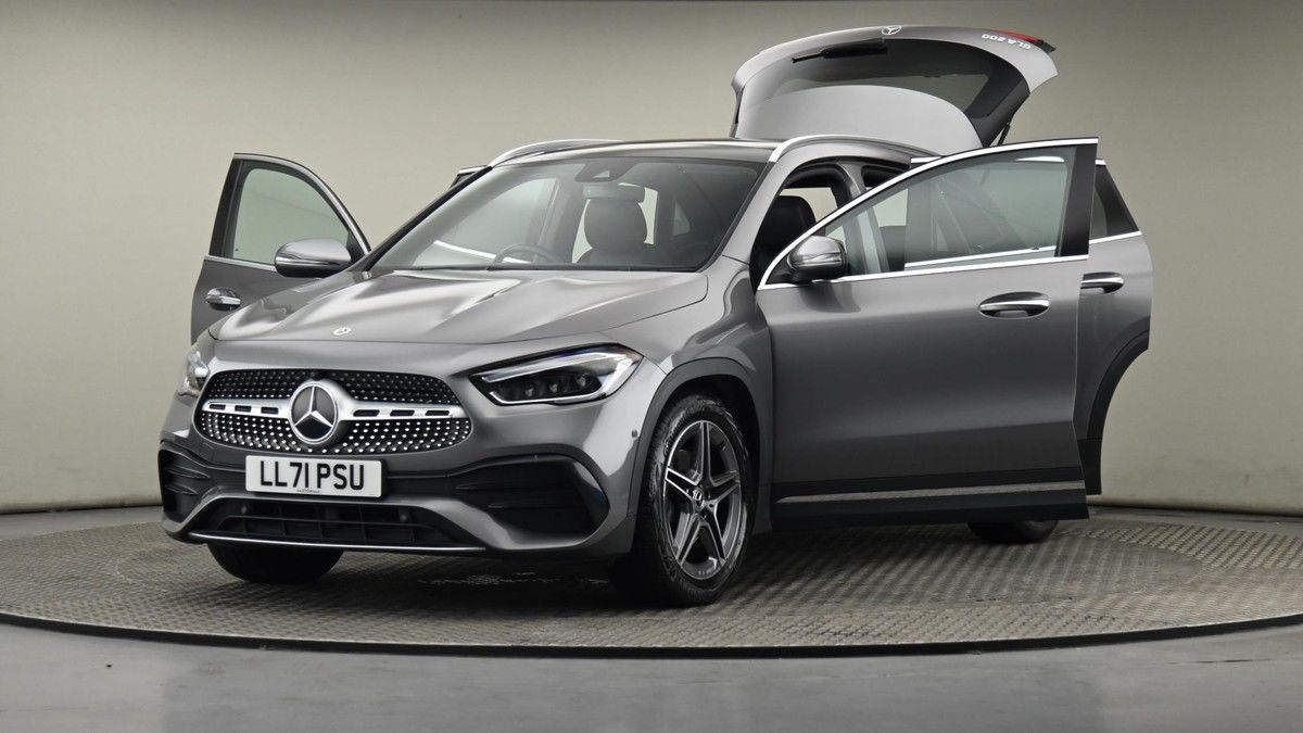 Mercedes-Benz GLA Image 28