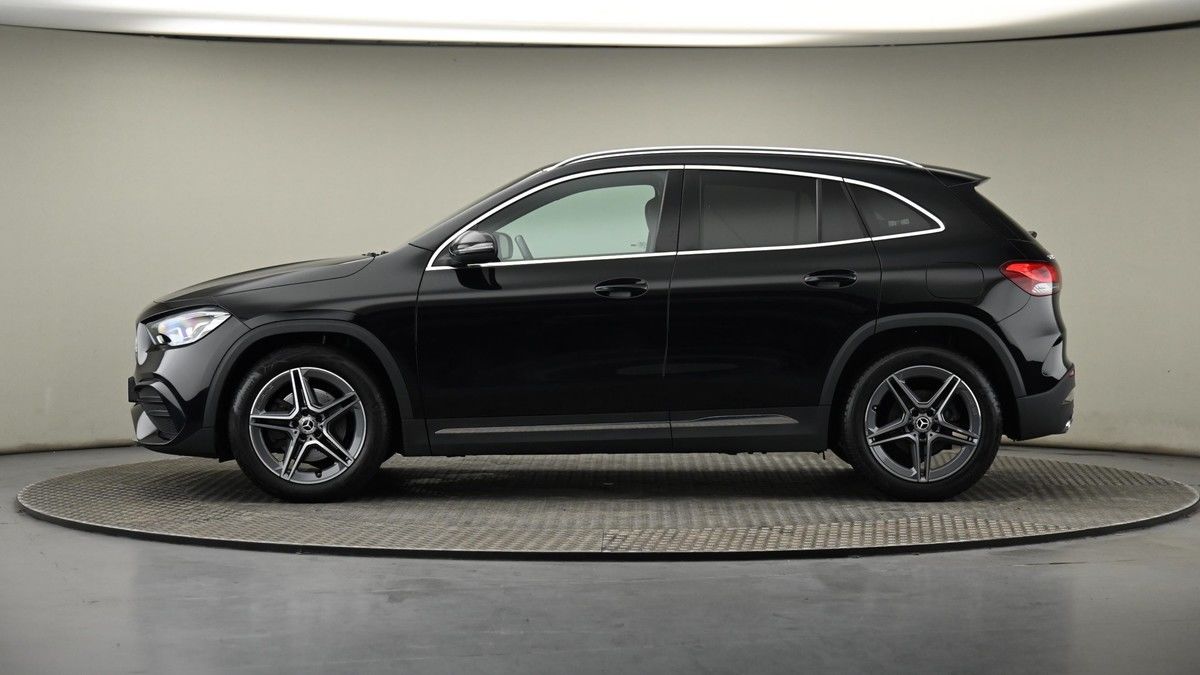 Mercedes-Benz GLA Image 22