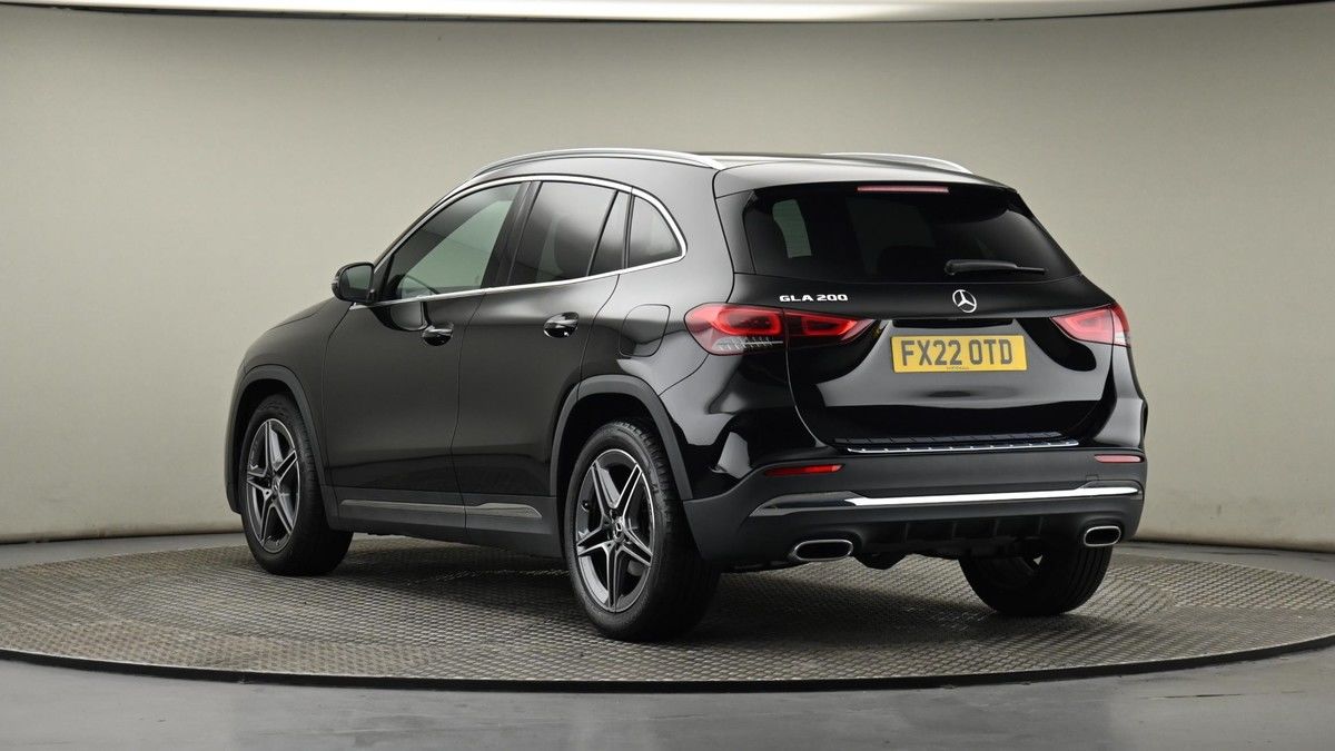 Mercedes-Benz GLA Image 23