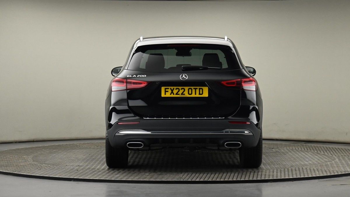 Mercedes-Benz GLA Image 24