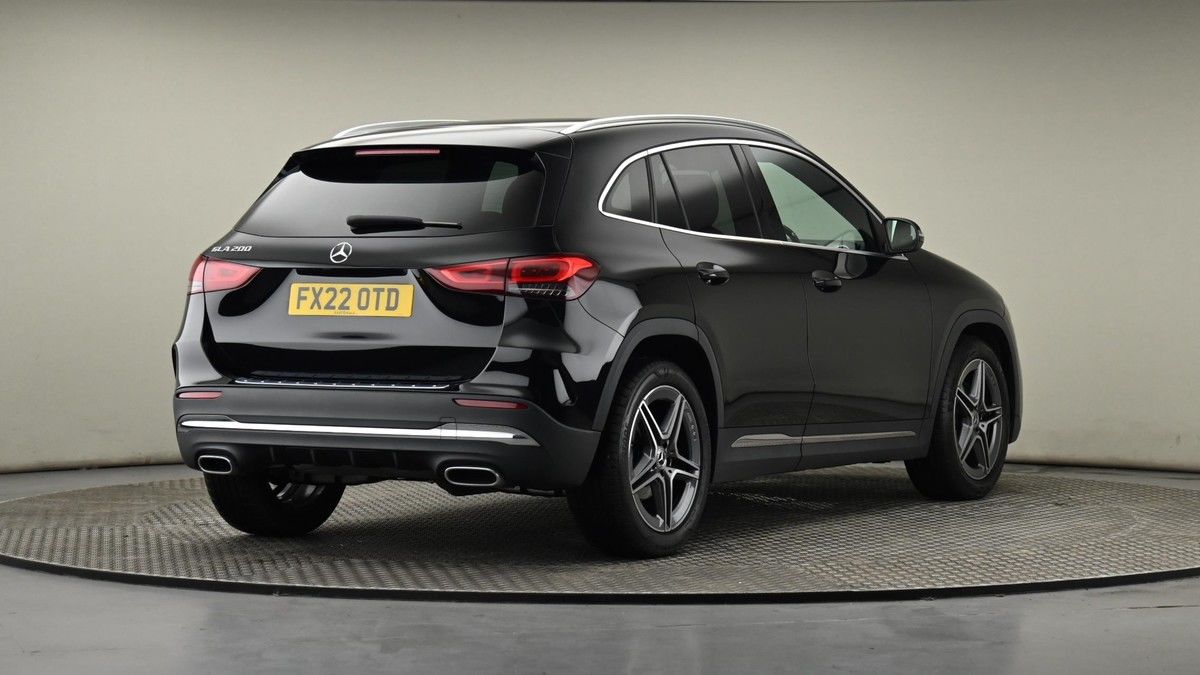 Mercedes-Benz GLA Image 25