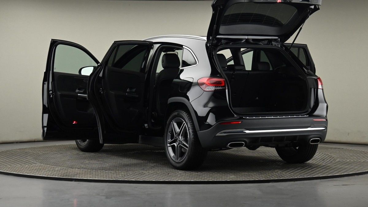 Mercedes-Benz GLA Image 28