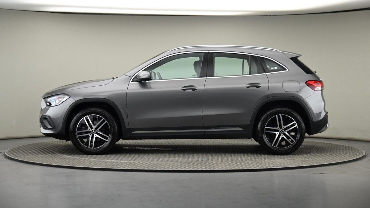 Mercedes-Benz GLA Image 22