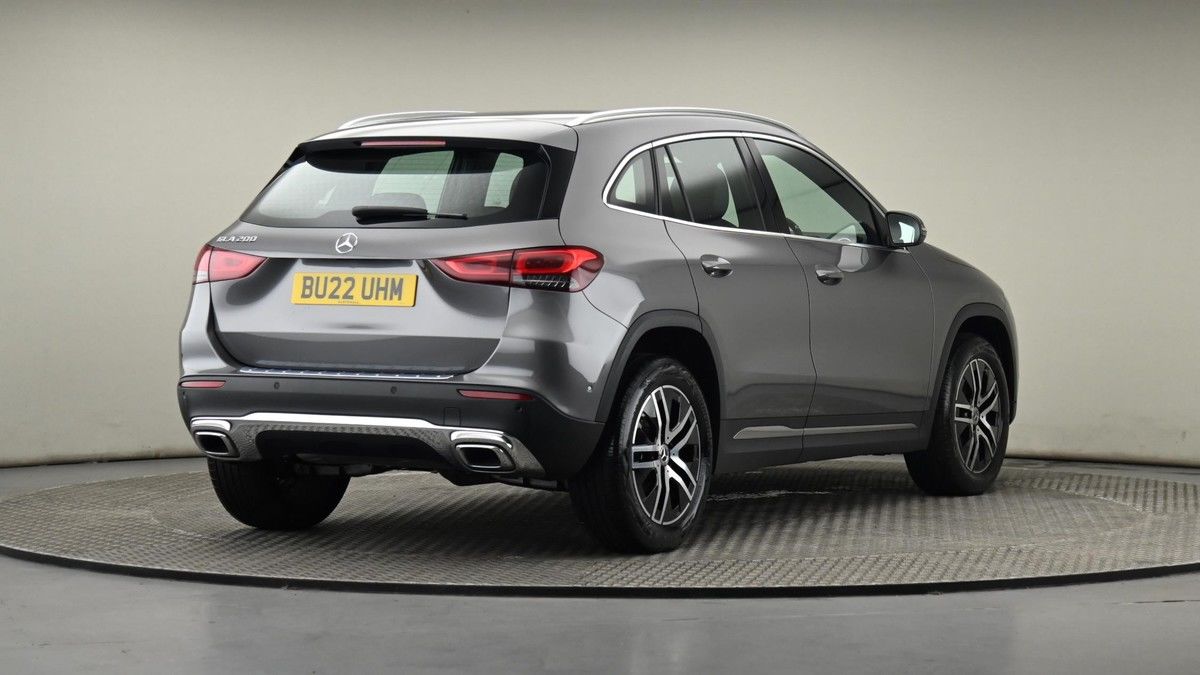 Mercedes-Benz GLA Image 25