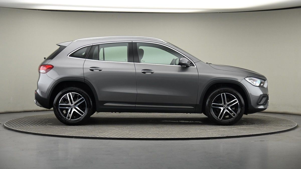 Mercedes-Benz GLA Image 26