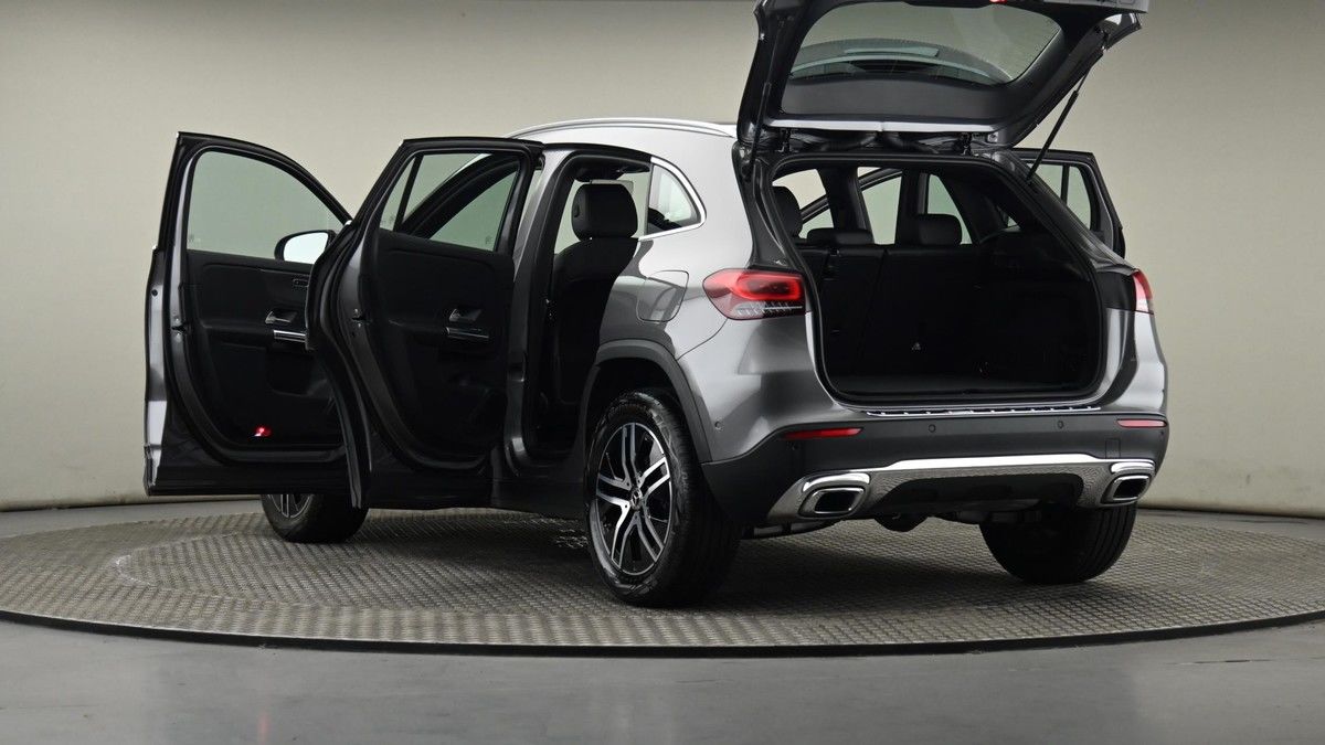 Mercedes-Benz GLA Image 28