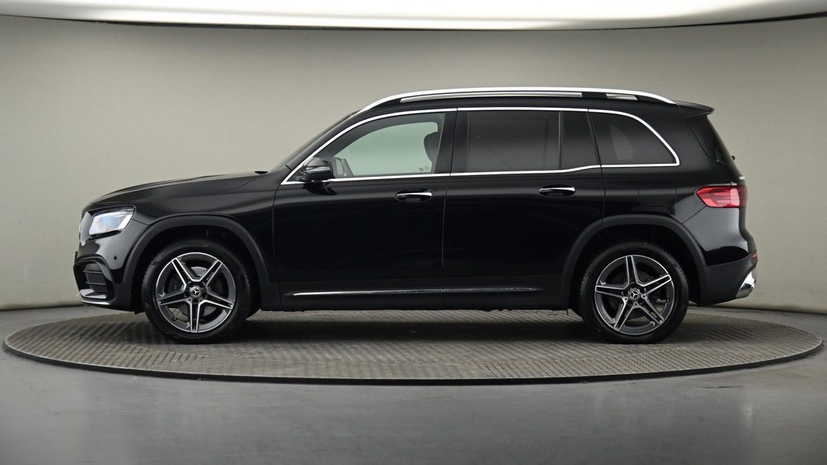 Mercedes-Benz GLB Image 22