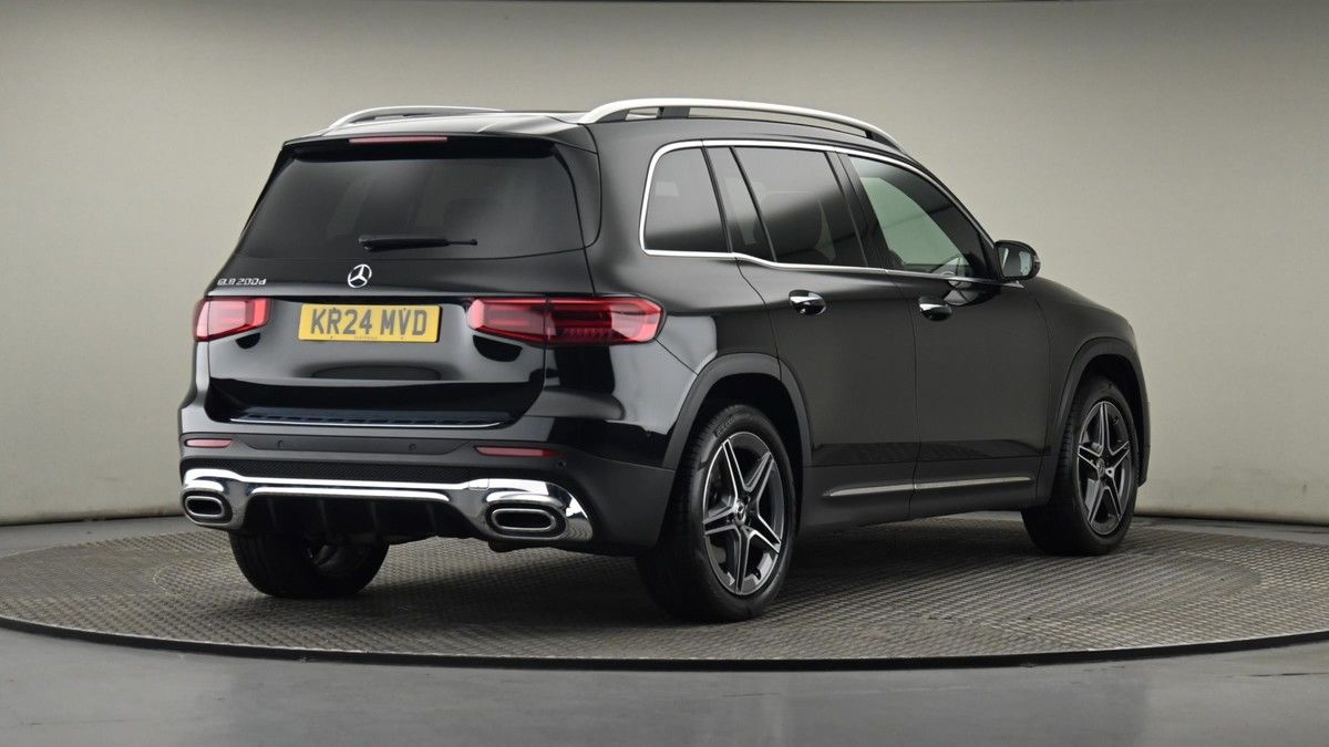 Mercedes-Benz GLB Image 25