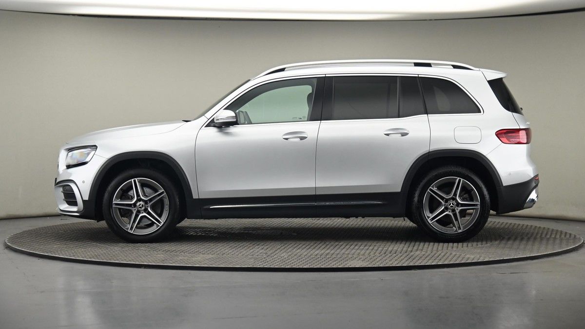 Mercedes-Benz GLB Image 22