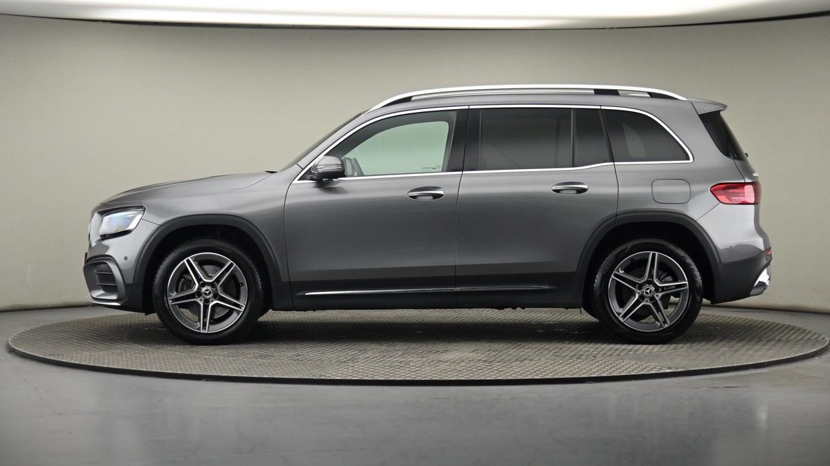 Mercedes-Benz GLB Image 22