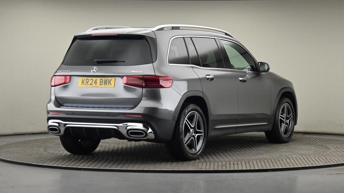 Mercedes-Benz GLB Image 25