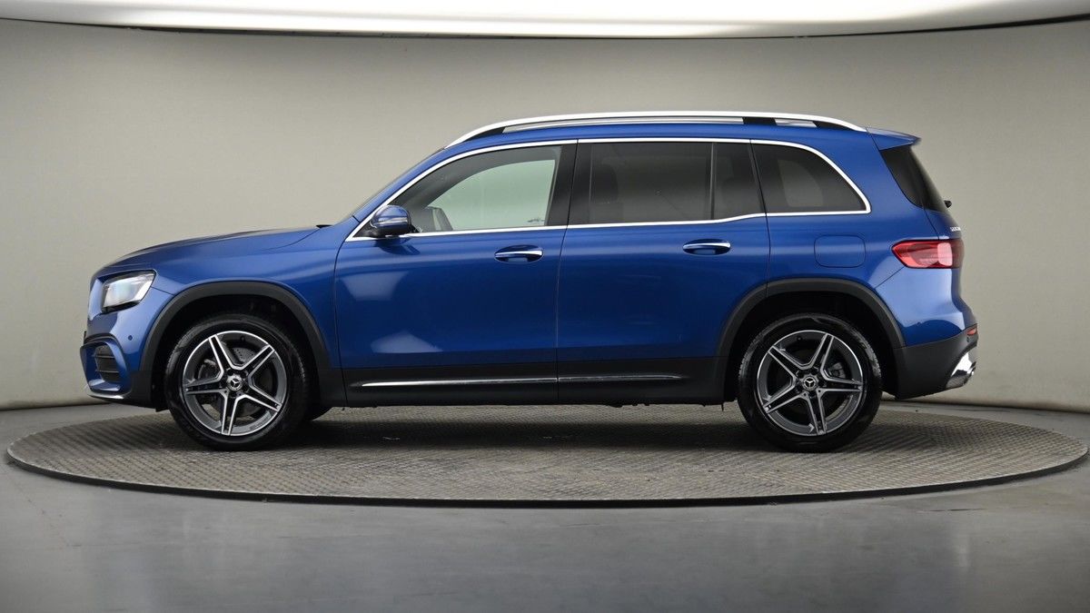 Mercedes-Benz GLB Image 23