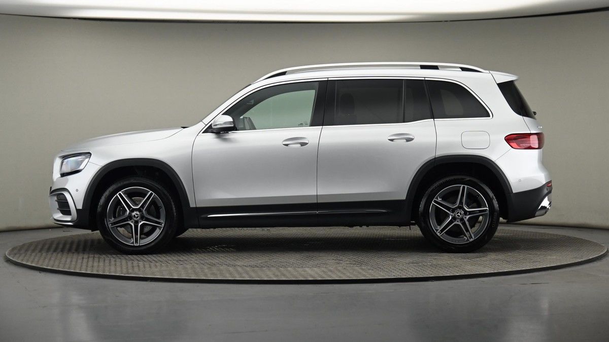 Mercedes-Benz GLB Image 23