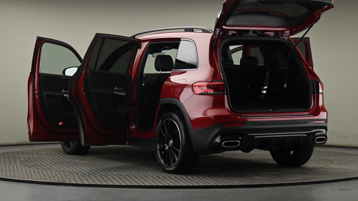Mercedes-Benz GLB Image 30