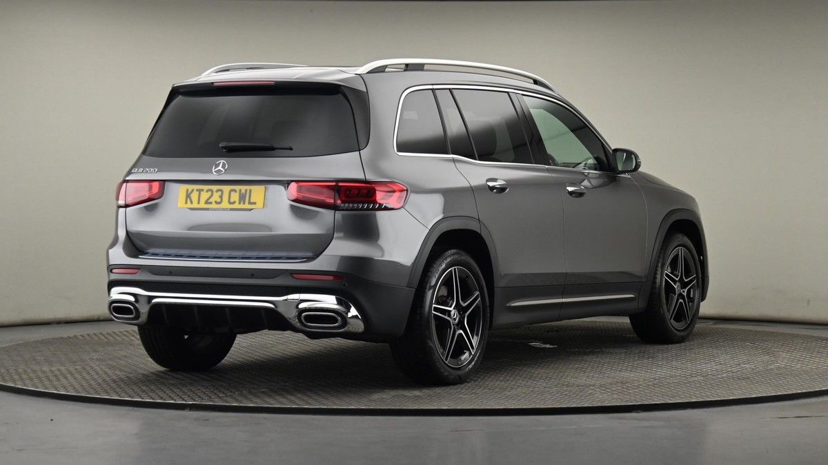 Mercedes-Benz GLB Image 25