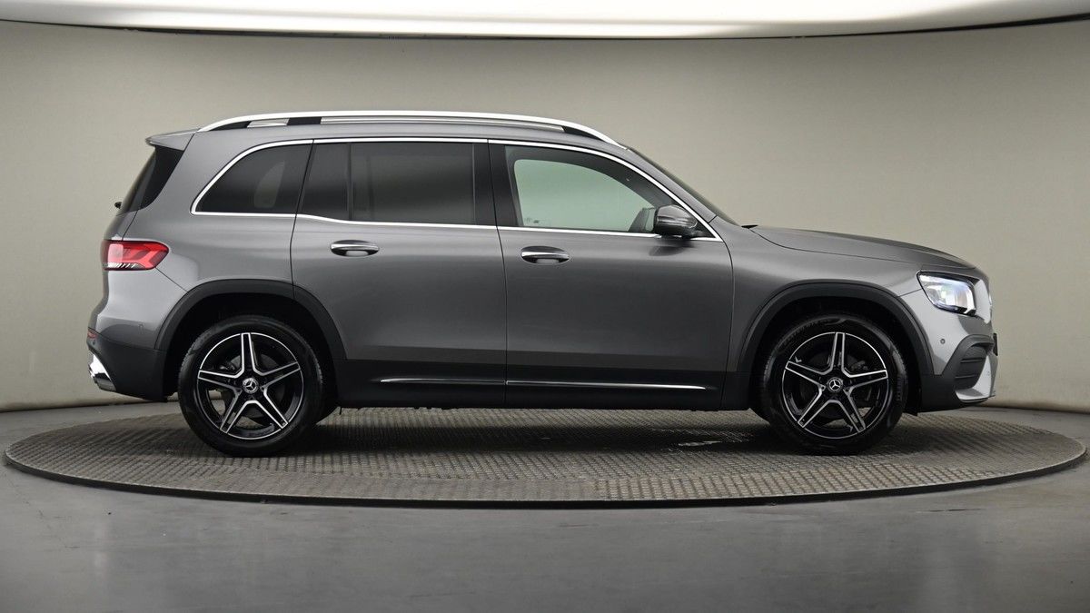 Mercedes-Benz GLB Image 26