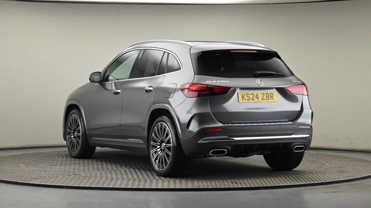 Mercedes-Benz GLA Image 24