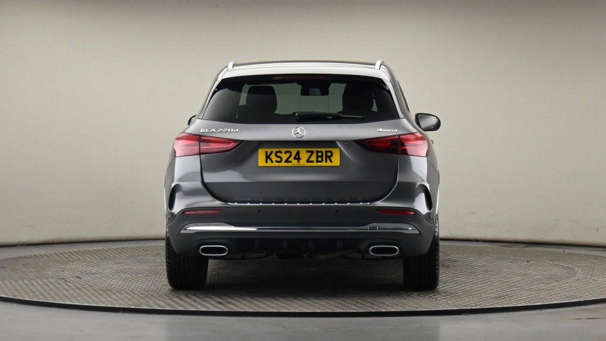 Mercedes-Benz GLA Image 25