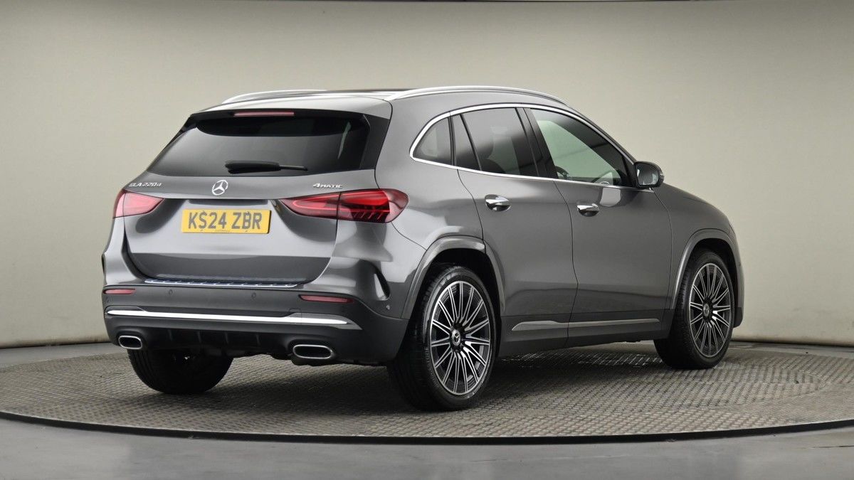 Mercedes-Benz GLA Image 26