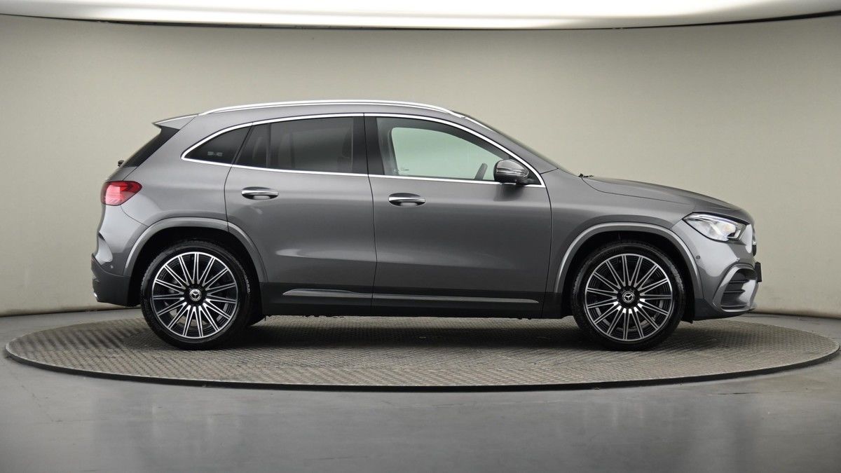 Mercedes-Benz GLA Image 27