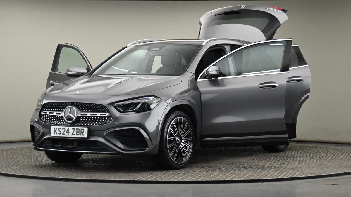 Mercedes-Benz GLA Image 28