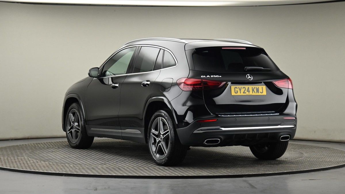 Mercedes-Benz GLA Image 24
