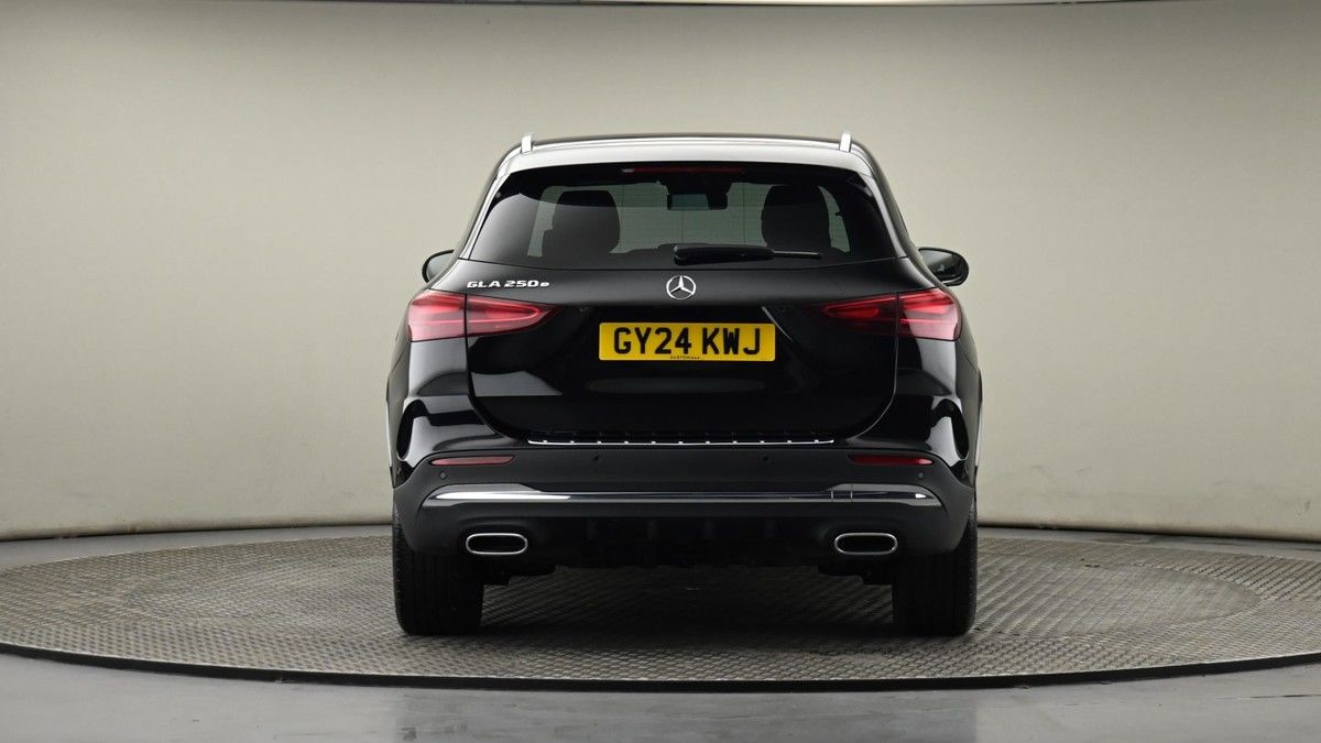 Mercedes-Benz GLA Image 25