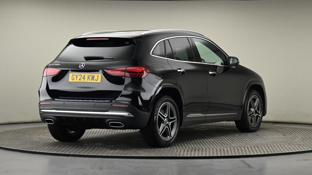 Mercedes-Benz GLA Image 26