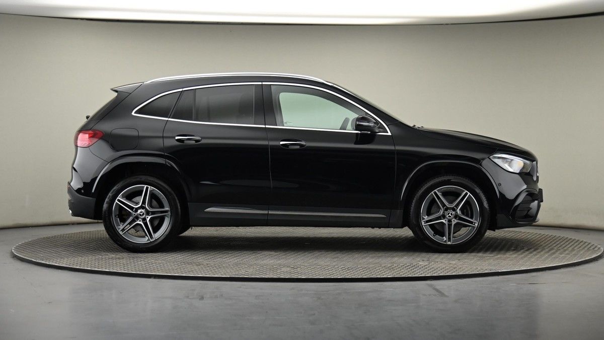 Mercedes-Benz GLA Image 27