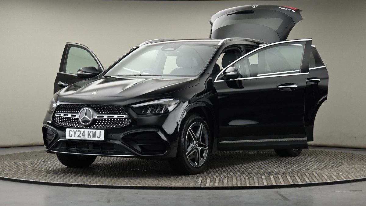 Mercedes-Benz GLA Image 28