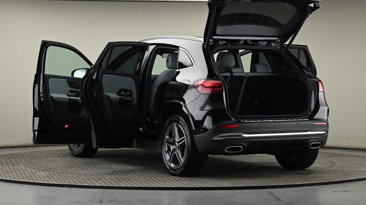 Mercedes-Benz GLA Image 29