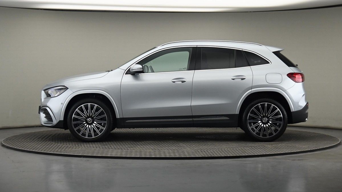 Mercedes-Benz GLA Image 23