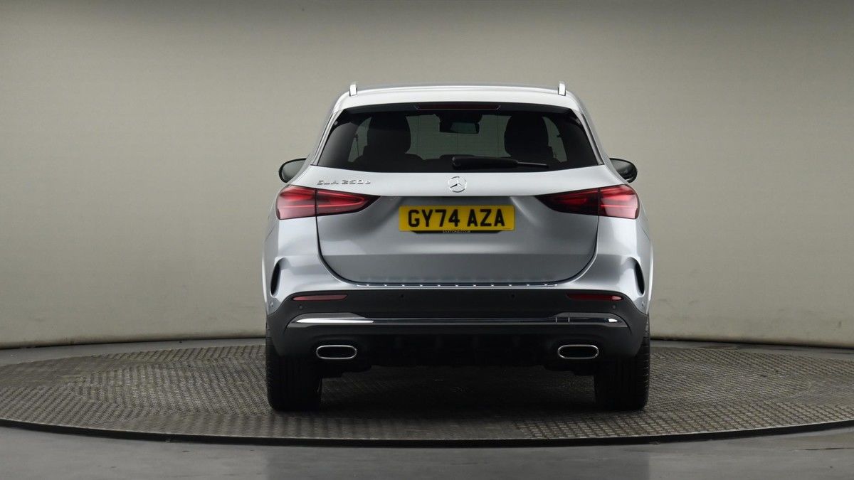 Mercedes-Benz GLA Image 25