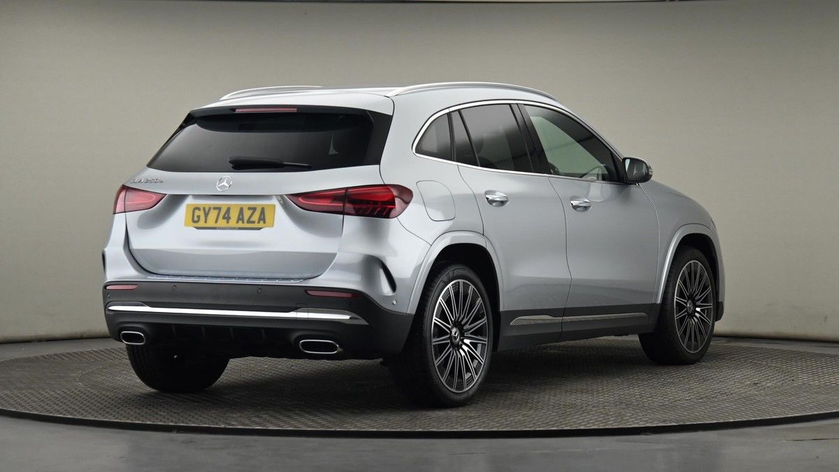 Mercedes-Benz GLA Image 26