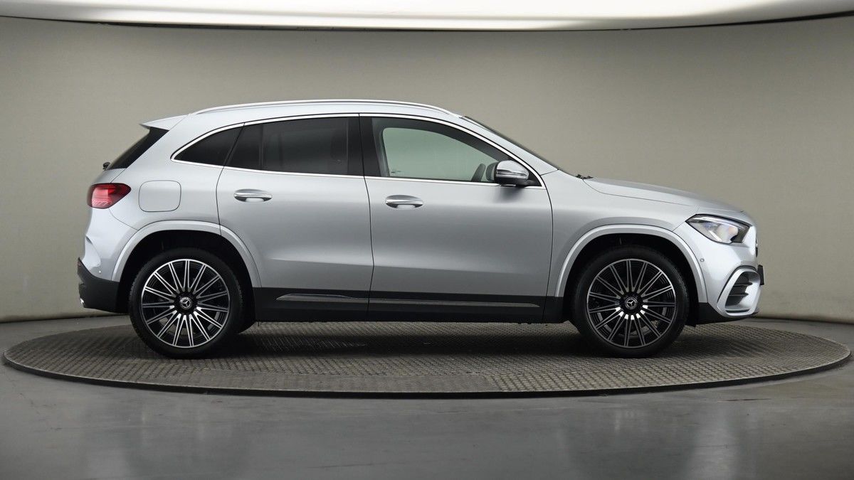 Mercedes-Benz GLA Image 27