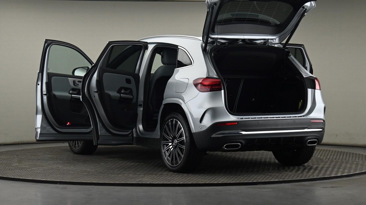Mercedes-Benz GLA Image 29