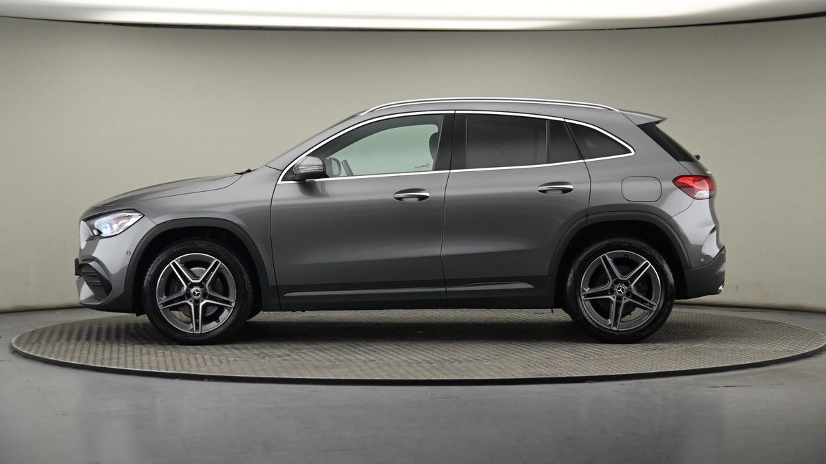 Mercedes-Benz GLA Image 22