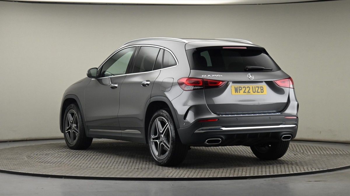 Mercedes-Benz GLA Image 23