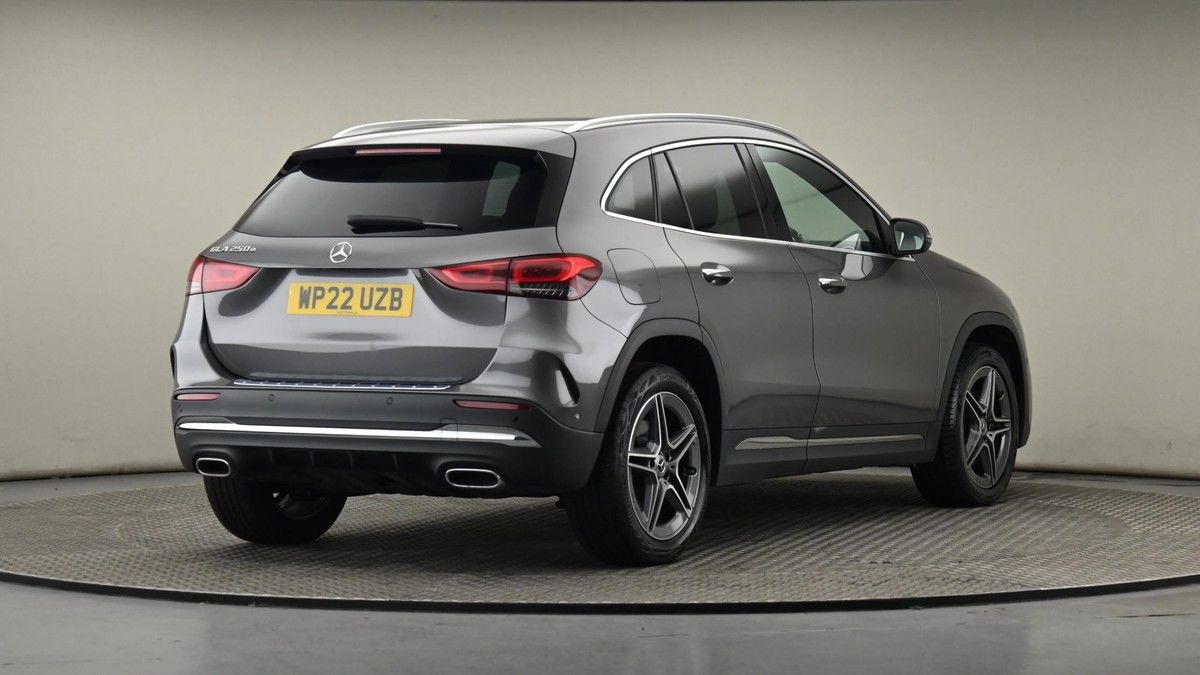 Mercedes-Benz GLA Image 25