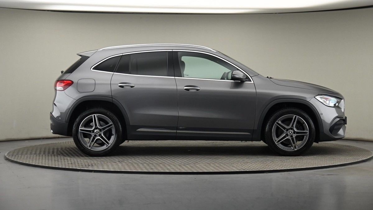 Mercedes-Benz GLA Image 26