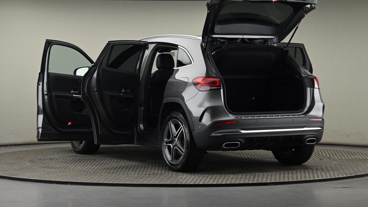 Mercedes-Benz GLA Image 28