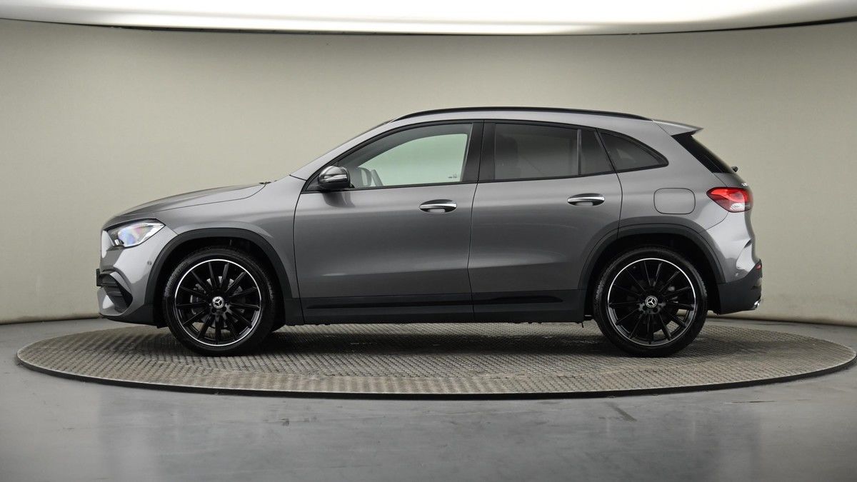 Mercedes-Benz GLA Image 23