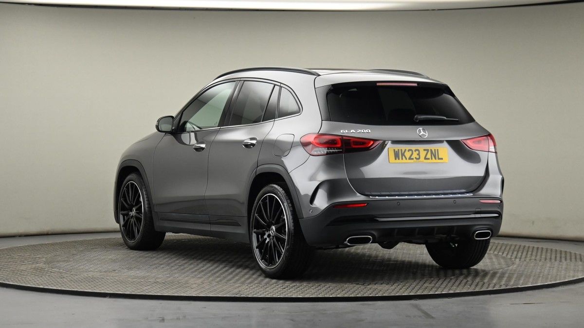 Mercedes-Benz GLA Image 24