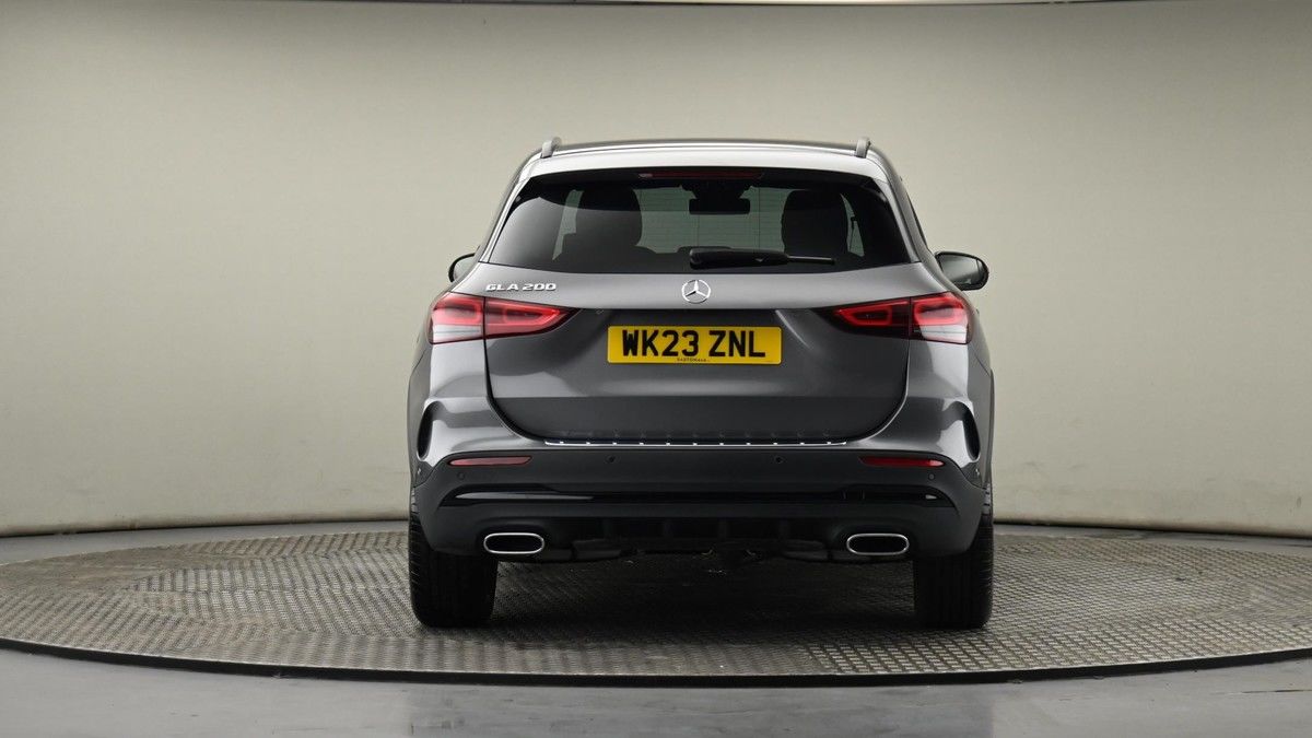 Mercedes-Benz GLA Image 25