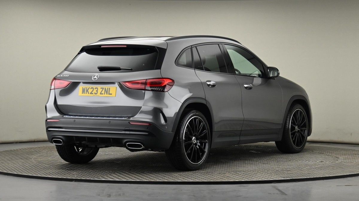 Mercedes-Benz GLA Image 26