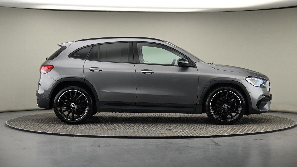 Mercedes-Benz GLA Image 27