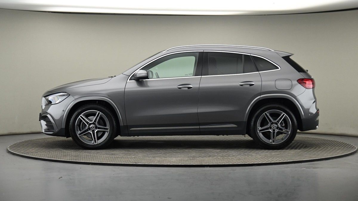 Mercedes-Benz GLA Image 22