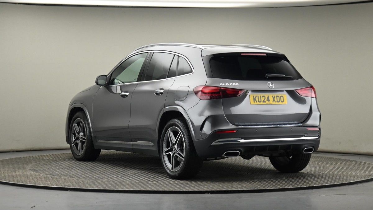 Mercedes-Benz GLA Image 23